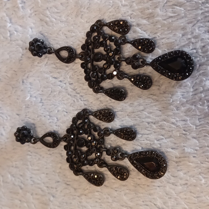 Black Chandelier Earrings 16$